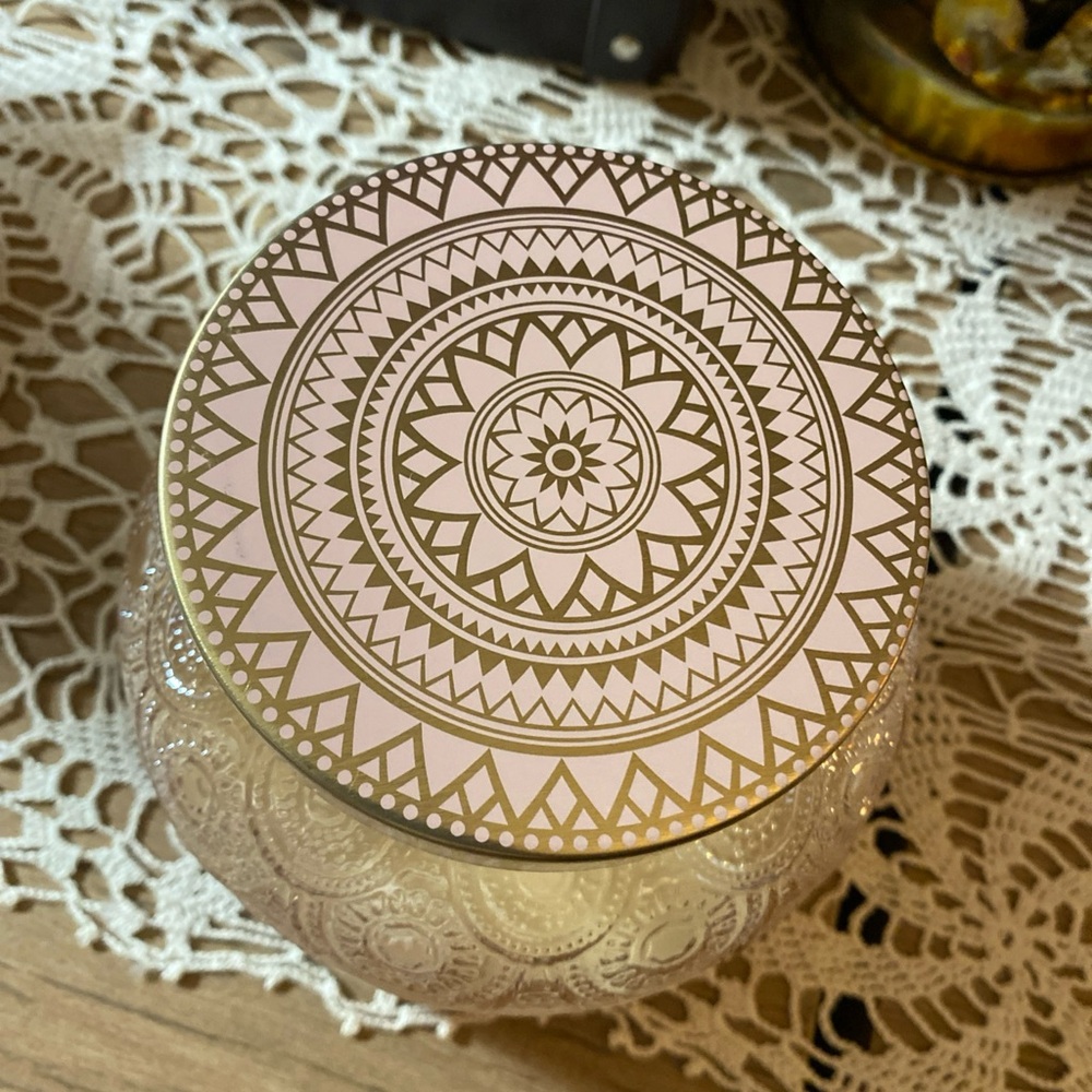 Berry Mandarin Candle Lovely Cut Glass Decorative Jar Reclose-Lid 2-Wick/14 Oz. - Picture 3 of 8